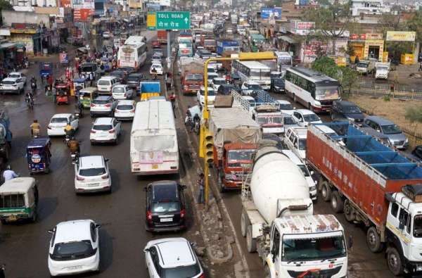 tarffic jaam due to rain