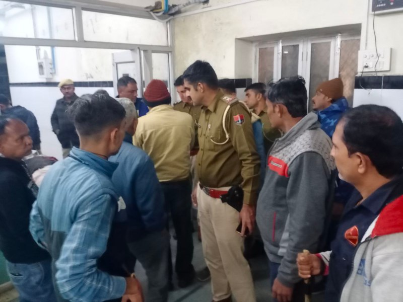 तेज रफ्तार बाइक ट्रैक्टर-ट्रॉली से टकराई, तीन युवकों की गई जान