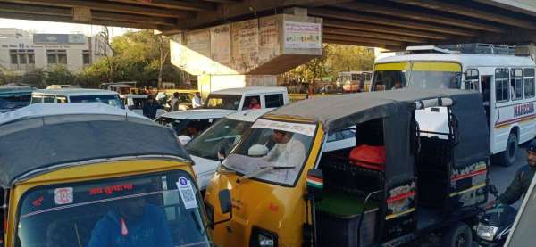 सिणधरी सर्किल पर लगा जाम