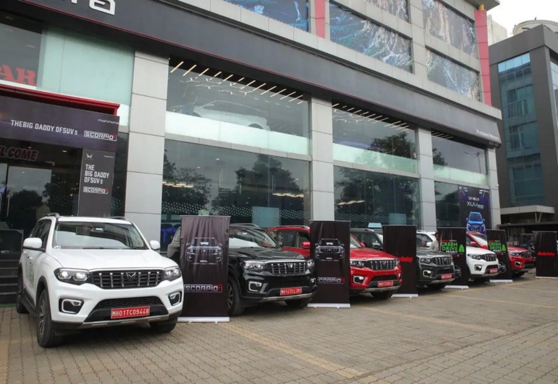 mahindra_cars_in_showroom.jpg