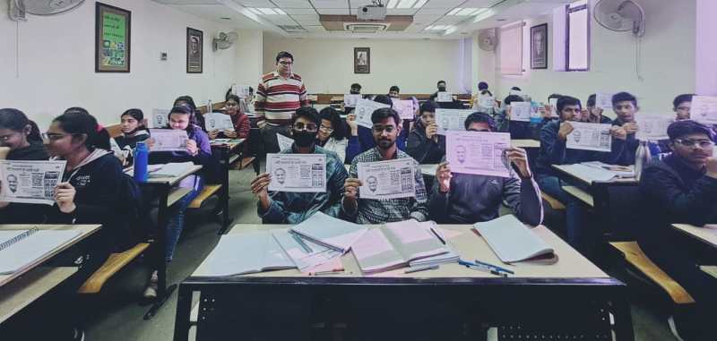 कोचिंग संस्थानों में विद्यार्थियों को दी गई सरकार की योजनाओं की जानकारी