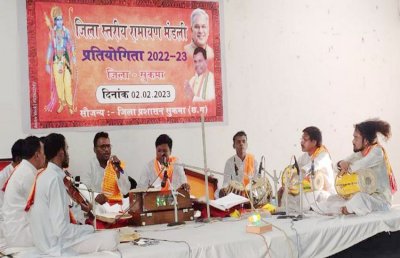 रामायण प्रतियोगिता के दौरैन पाठ करते प्रतिभागी