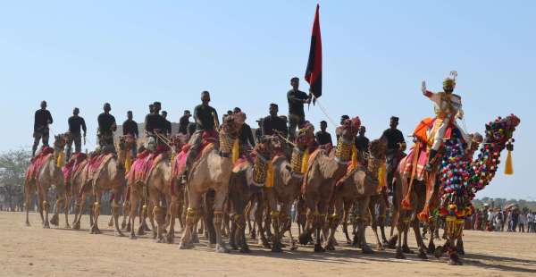 हैरतअंगेज करतब का प्रदर्शन