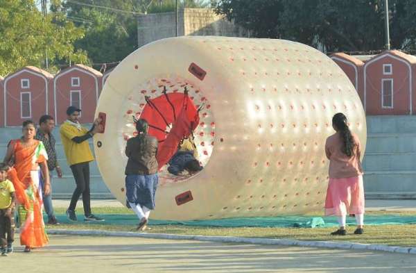 Kota Festival 2023 : उड़ान भरी, ऊंचाई से देखा शहर, किशोर सागर की सैर कर हुए मंत्रमुग्ध