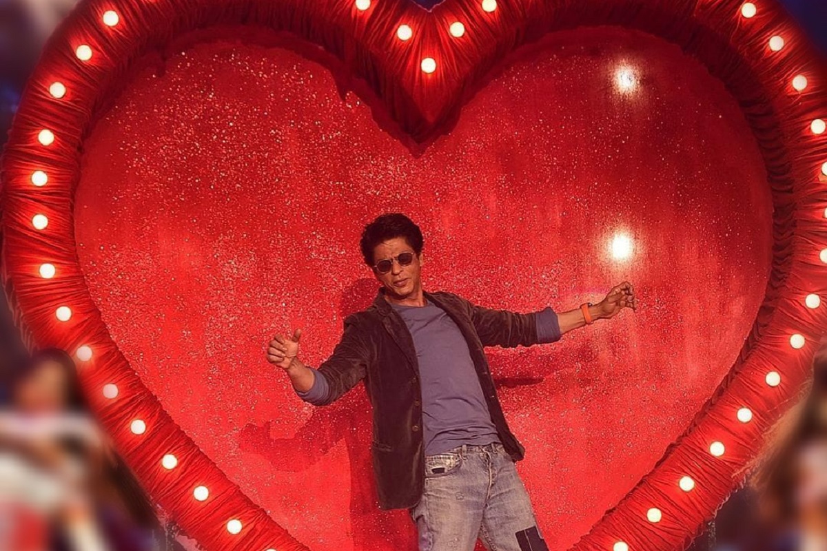 Girls Ask Shahrukh Khan For Date On Valentines Day King Khan Gives Reply In His Style
