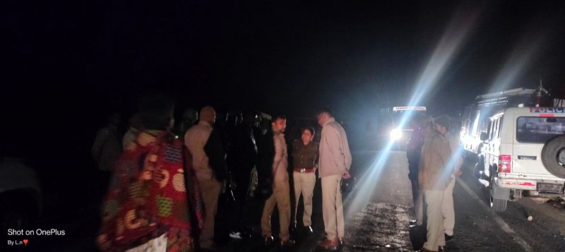 बजरी से भरे डम्पर ने कुचली तीन जिन्दगियां