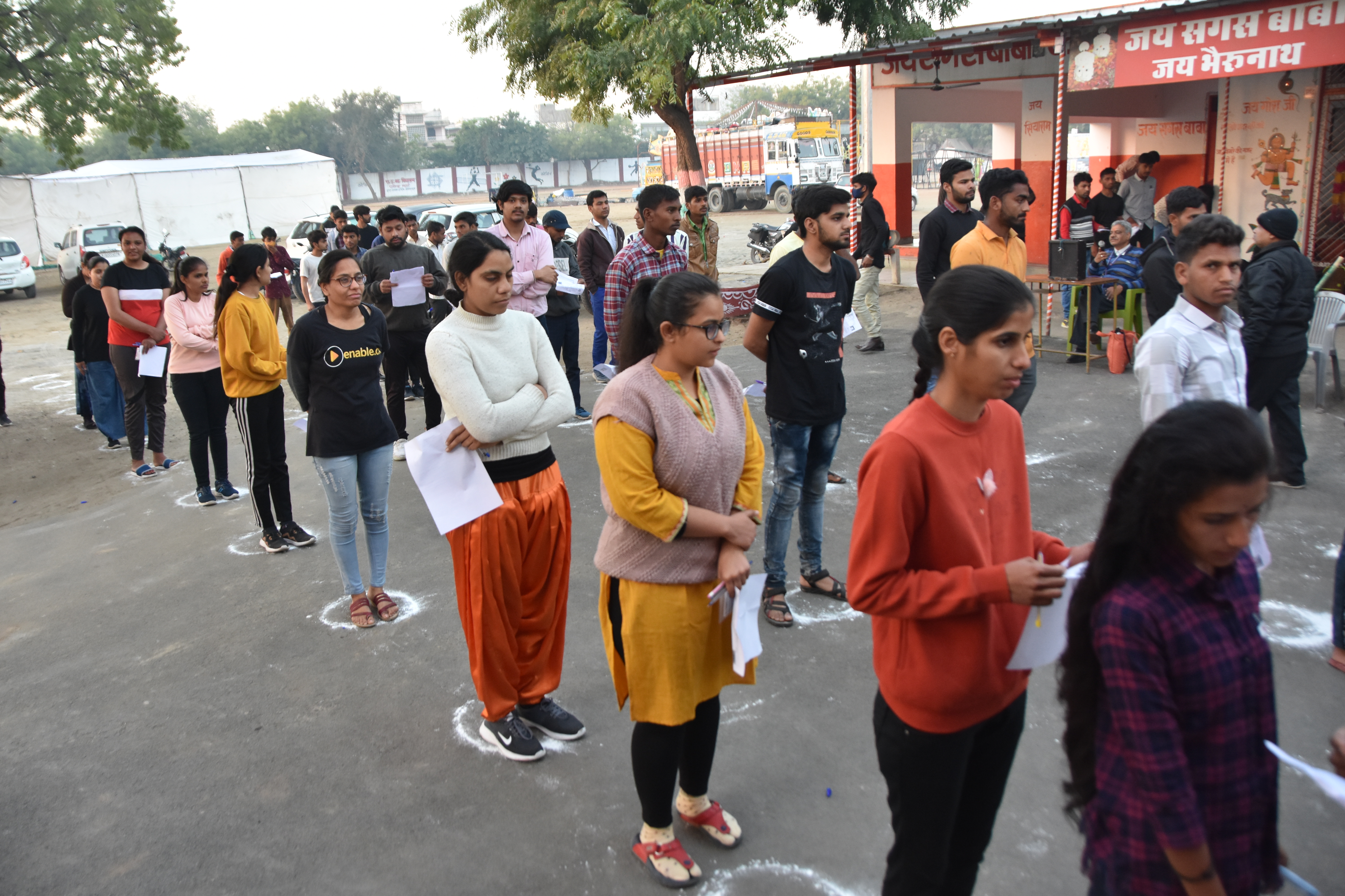 भीलवाड़ा में दोनों पारियों में 19 हजार अभ्यर्थियों ने दी परीक्षा, कड़ी तलाशी के बाद दिया प्रवेश