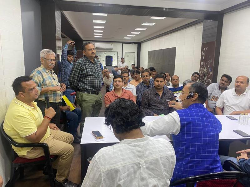 SURAT KAPDA MANDI: ‘हर व्यक्ति को वित्तीय सुरक्षा और जागरुकता जरूरी’