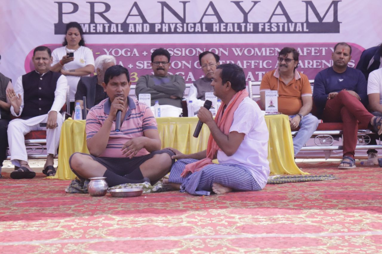 योग शिविर: कोरोना ने सिखा दिया कि सुरक्षित रहना है तो योग नियमित करें
