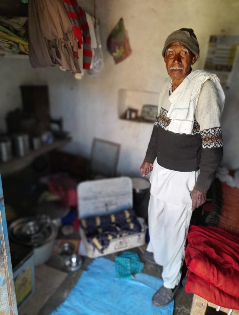 घर में घुसकर चार बदमाशों ने बुजुर्ग दंपती से गहने नकदी लूटी