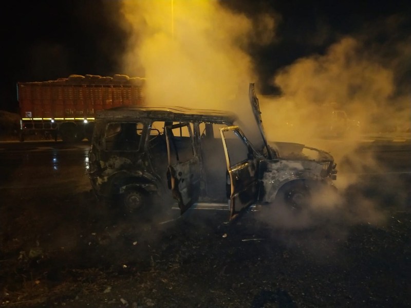 वीडियो में देखें : गुना में चलती कार में लगी आग, कैसे बचे वाहन में सवार