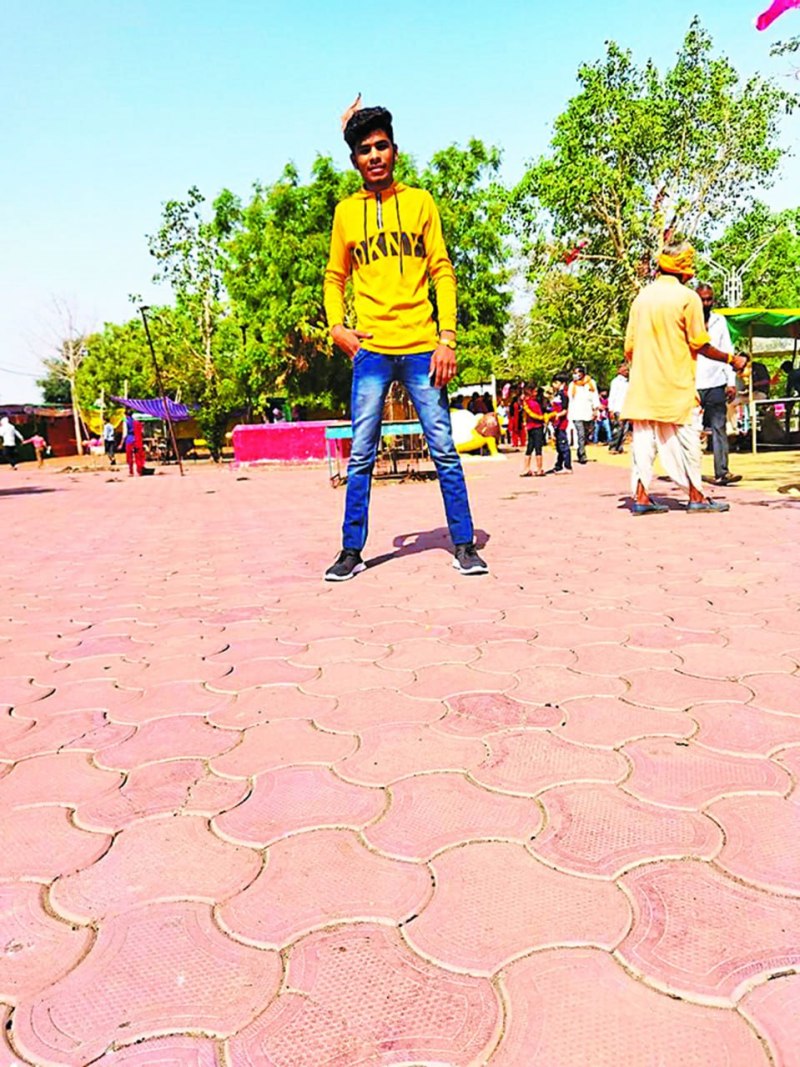 अपनों ने ही छीना परिवार का 'हर्ष'