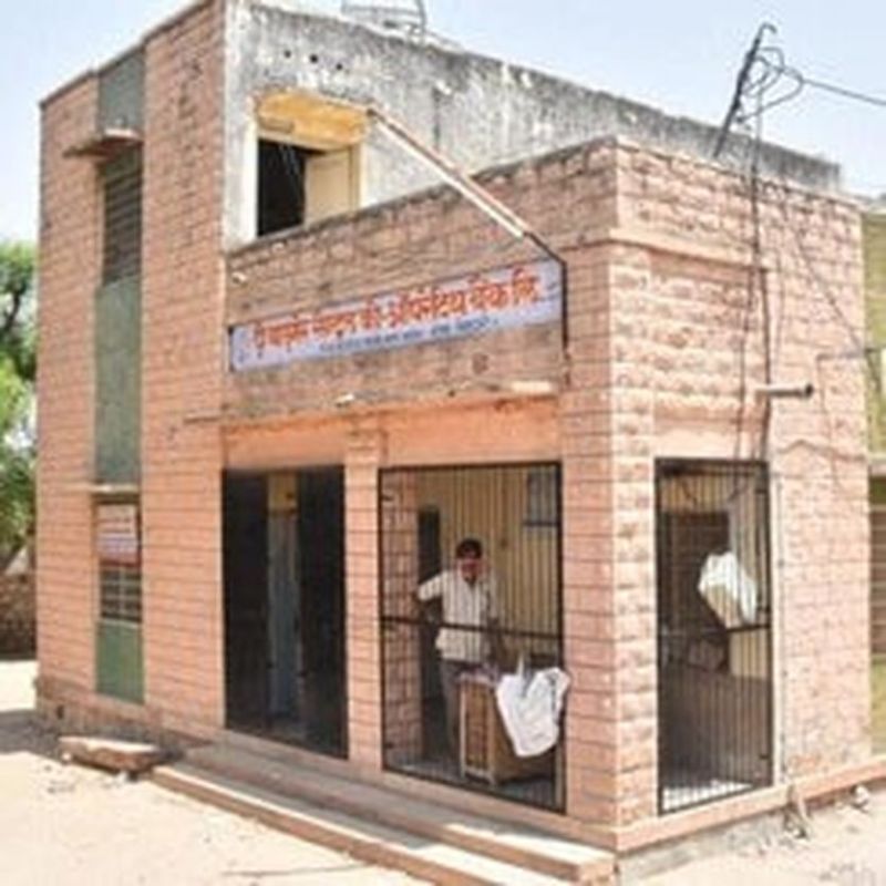 बाड़मेर की 365 समितियों के नए किसान खाता खुलवाने के लिए लगा रहे हैँ बैंकों के चक्कर