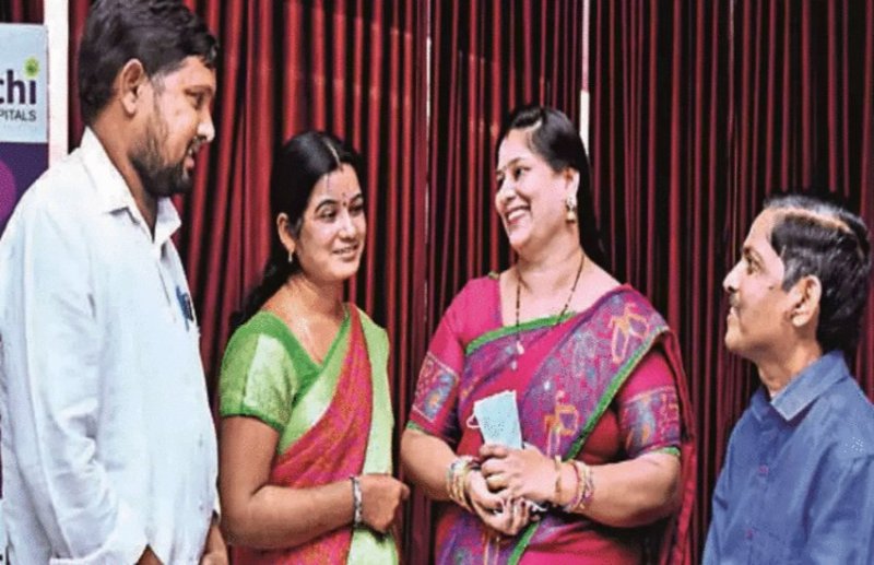 संदीप और हनुमंथु अपनी पत्नियों के साथ