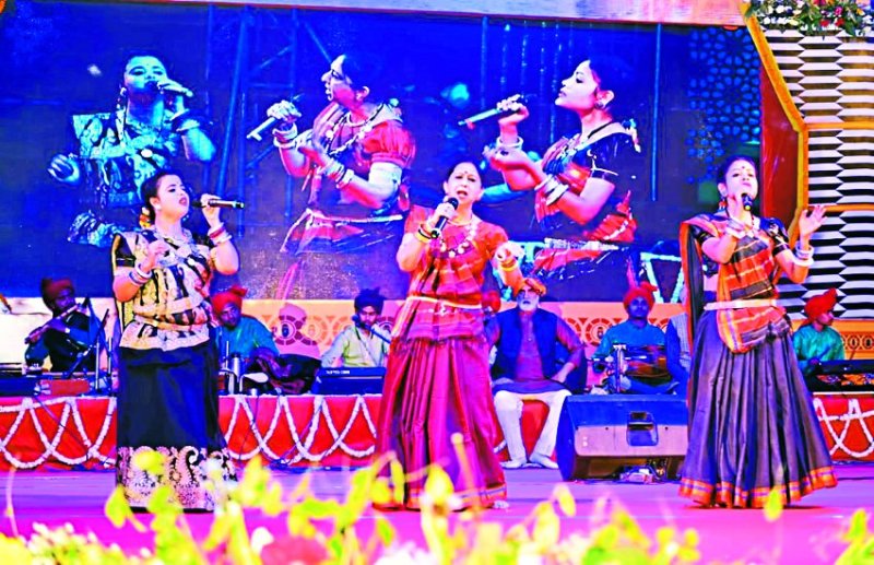 ममता चंद्राकर के गीत ‘मोर दाई सीता ला बिहावे राजा रामजी’ में दर्शक जमकर झूमे