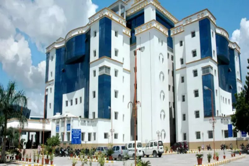 आउटसोर्सिंग कर्मचारियों का हुआ उत्पीड़न