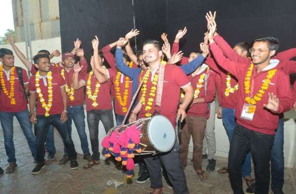 कोचिंग नगरी में बजे खुशियों के ढोल, जश्न का माहौल