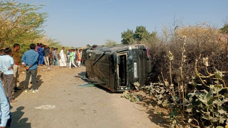 बारात की गाडि़यां टकराईं, एक की मौत, तीन गम्भीर घायल