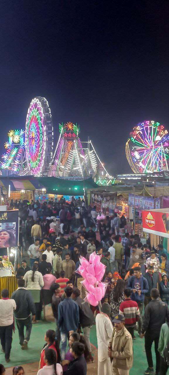 संत शिरोमणि रामजी बाबा का मेला झूलों और दुकानों की लाइट से हुआ जगमग
