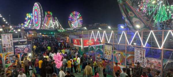 संत शिरोमणि रामजी बाबा का मेला झूलों और दुकानों की लाइट से हुआ जगमग