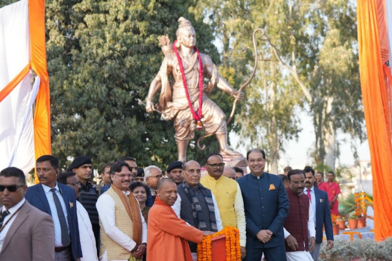लखनऊ में लगी 12 फीट ऊंची लक्ष्मण की प्रतिमा