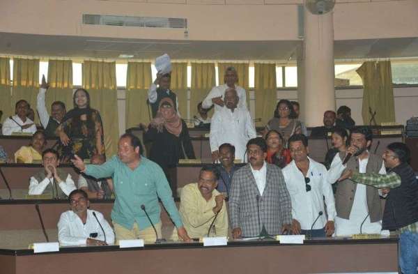 हंगामे के बीच 638.97 करोड़ का बजट पारित