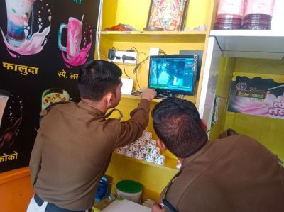 Attempt to rob bank in film style