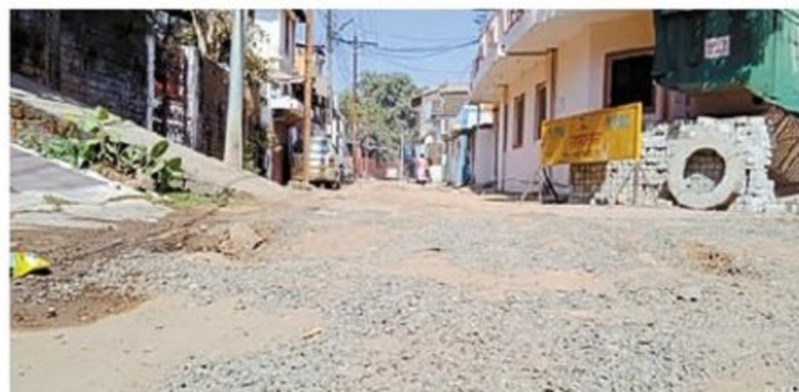 सीवर लाइन के लिए पाइप लाइन डालने के बाद सीमेंटीकरण करने में लापरवाही