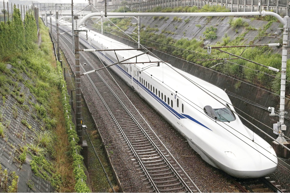 mumbai-ahmedabad_bullet_train.jpg