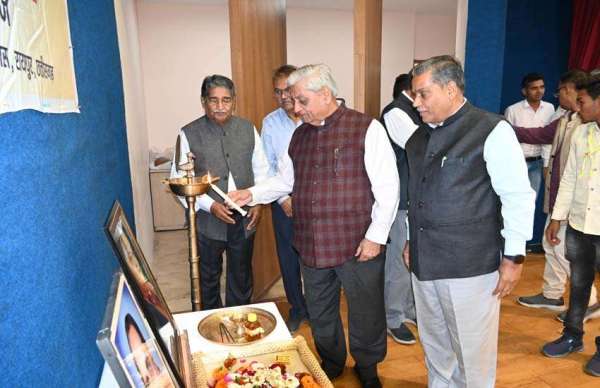 कर्पूरचंद्र कुलिश स्मृति व्याख्यान में पत्रिका समूह के प्रधान संपादक गुलाब कोठारी ने की व्याख्यान माला की शुरुआत