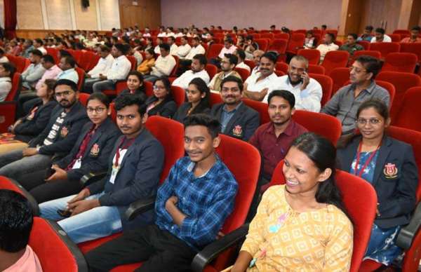 कर्पूरचंद्र कुलिश स्मृति व्याख्यान में पत्रिका समूह के प्रधान संपादक गुलाब कोठारी ने की व्याख्यान माला की शुरुआत