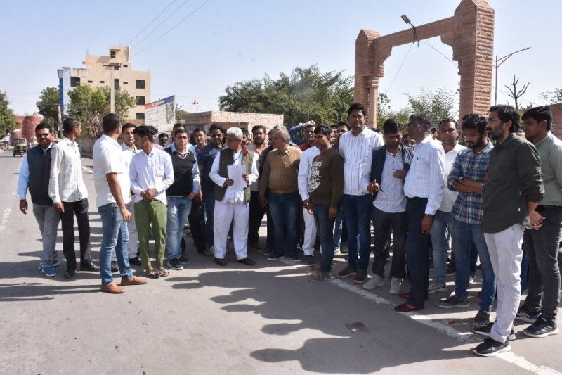 चालक को गिरफ्तार करने की मांग