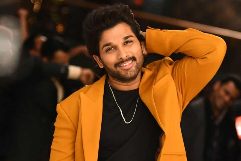 Pushpa Star Allu Arjun Helped Fans Father For His Treatment