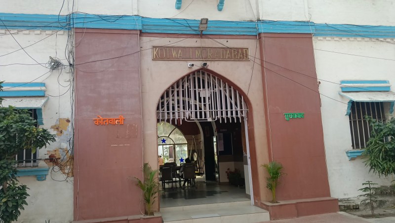 परिवार गया दर्शन को वैष्णो देवी ,सालो पुरानी नौकरानी लाखो के पुश्तैनी जेवर लेकर चंपत