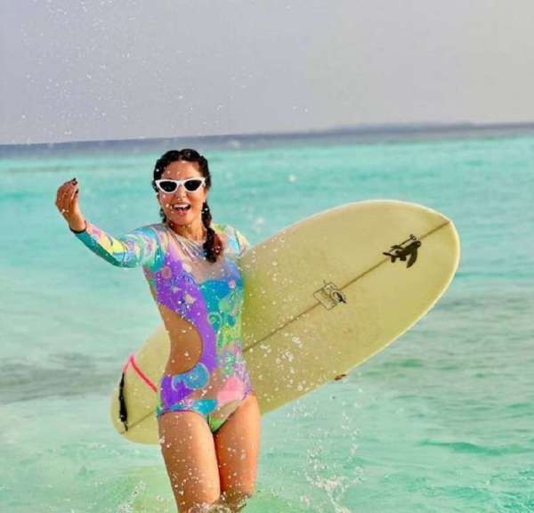 मालदीव में छुट्टियां बिता रहीं हिना खान की फोटोज ने सोशल मीडिया पर मचाया तहलका