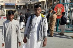 पाकिस्तान से 27 महीने बाद भारत लौटा गेमराराम, पाक रेंजर्स ने वाघा बॉर्डर पर
बीएसएफ के सुपुर्द किया - image