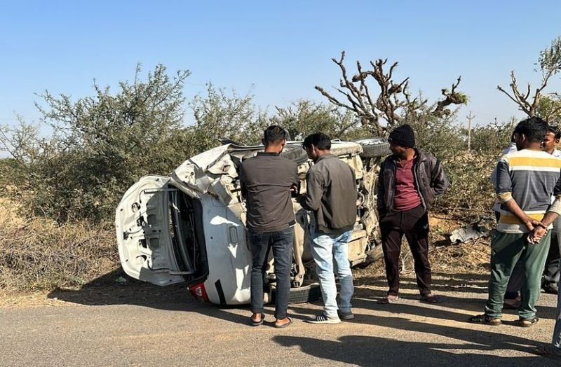 बेकाबू कार की टक्कर से राह चलती महिला की मौत