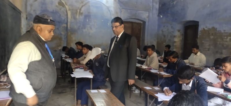 डीएम लखनऊ एसपी गंगवार ने यूपी बोर्ड परीक्षा के केंद्रों का किया औचक निरीक्षण