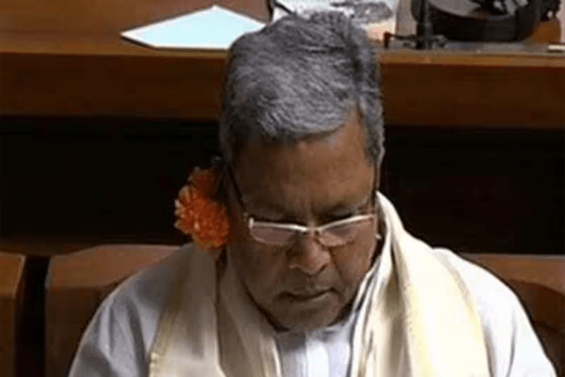 congress-leaders-flower-on-ear-during-karnataka-assembly-what-s-the-significance.png