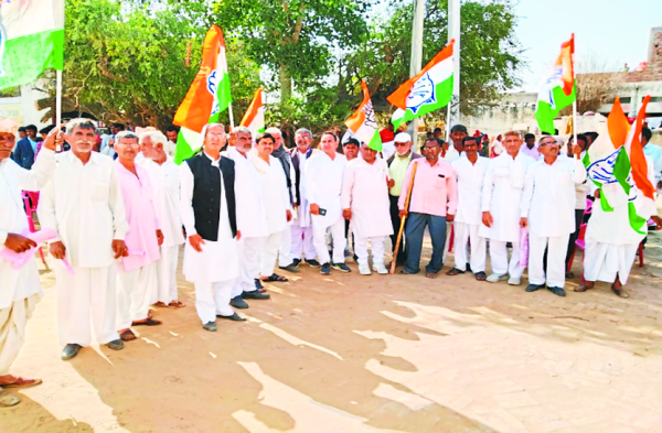 Patrika Photo Gallery:  हाथ से हाथ जोड़ो यात्रा- केन्द्र सरकार ने व्यापारियों को टैक्स के बोझ तले दबाया