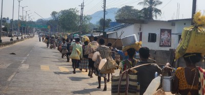 पेट के लिए...यहां से बड़ी संख्या में रोज ग्रामीण तेलंगाना की तरफ रोजी-रोटी के लिए पलायन करते दिख रहे हैं। 