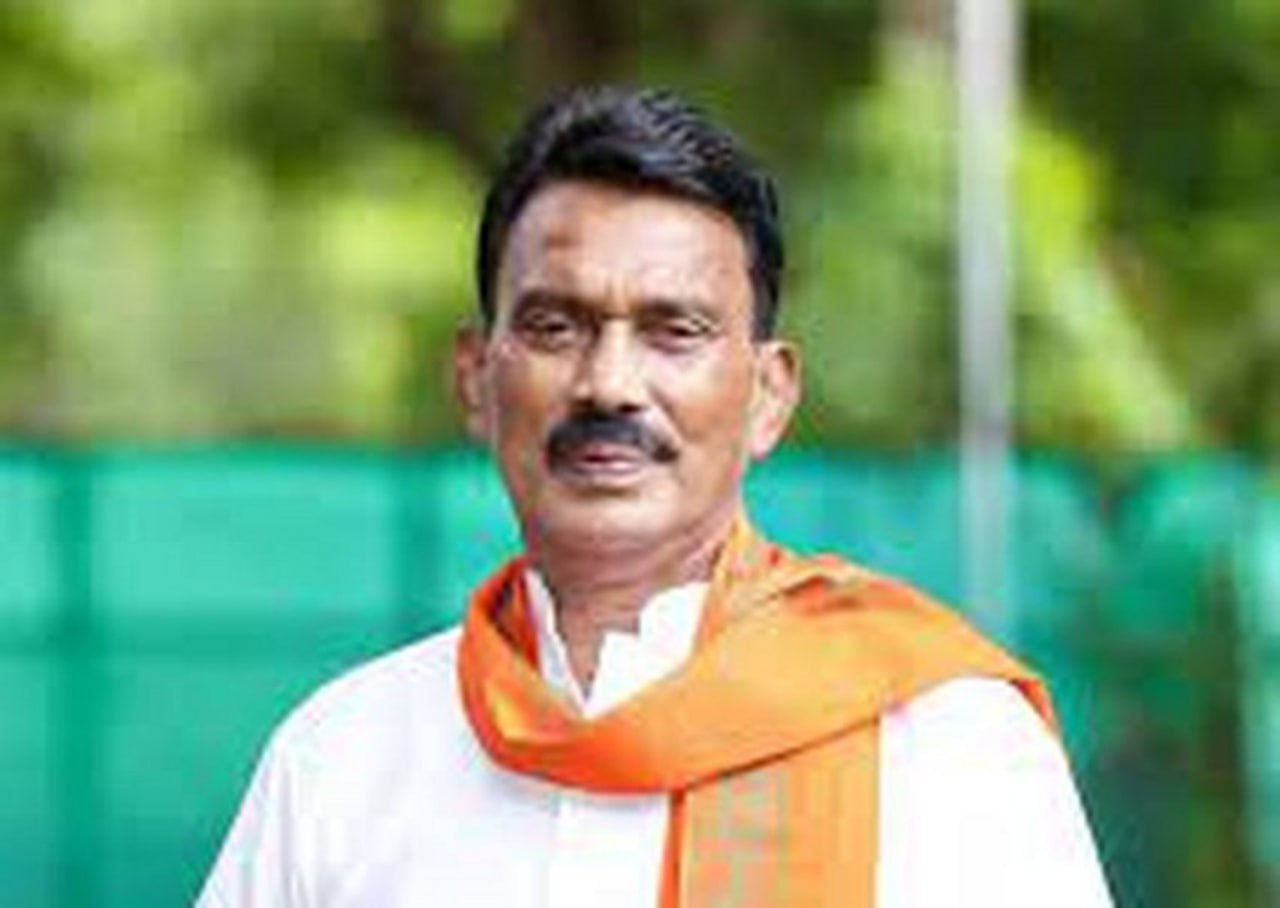 मंत्री के आंगन में हो रहा भाजपा का पतन