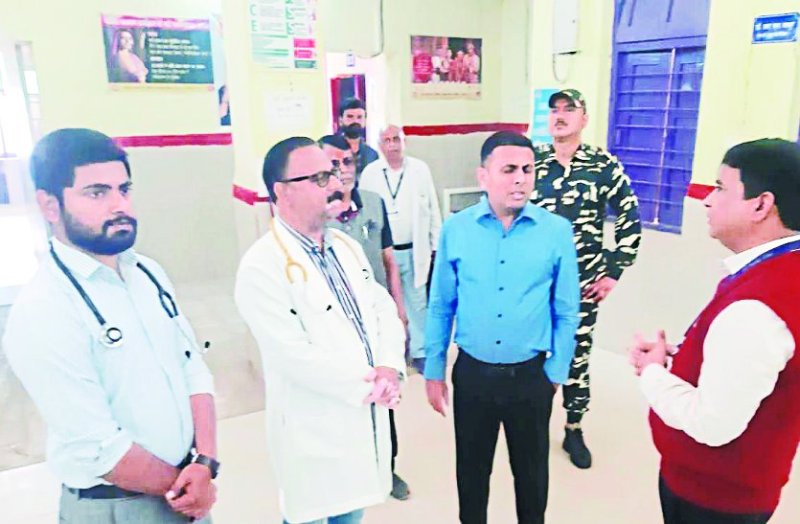 सीएमएचओ खुद पहुंच गए थे मरीजों का इलाज करने