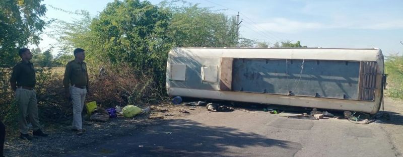 Bus Accident : यात्रियों से भरी बस पलटी, मचा हाहाकार...