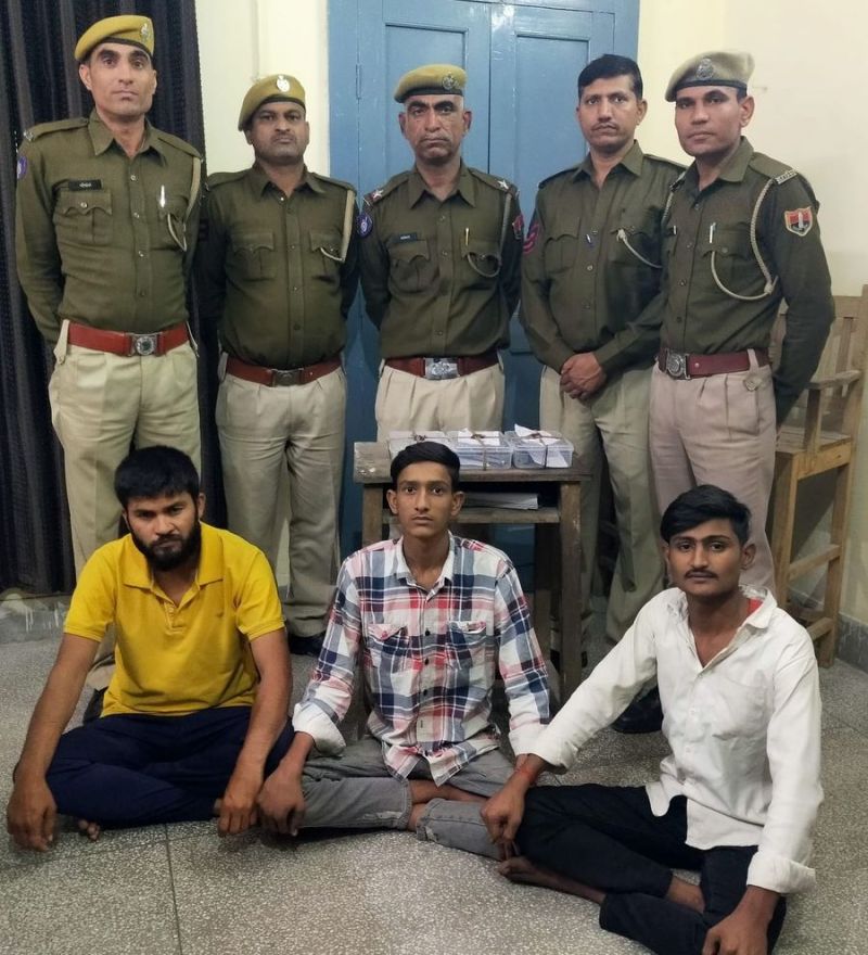 Weapons seized : भारी मात्रा में अवैध हथियार और जिंदा कारतूस जब्त