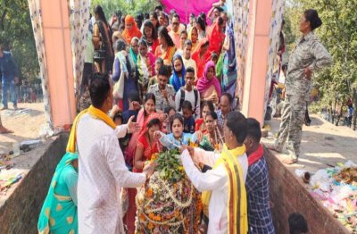 महाशिवरात्रि पर्व पर शिवधाम गोबरहीन में लगा भव्य मेला   