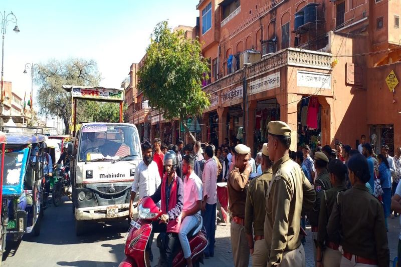 जयपुर के बाजारों में दौड़ता निगम का दस्ता, नहीं सुधर रहे हाल