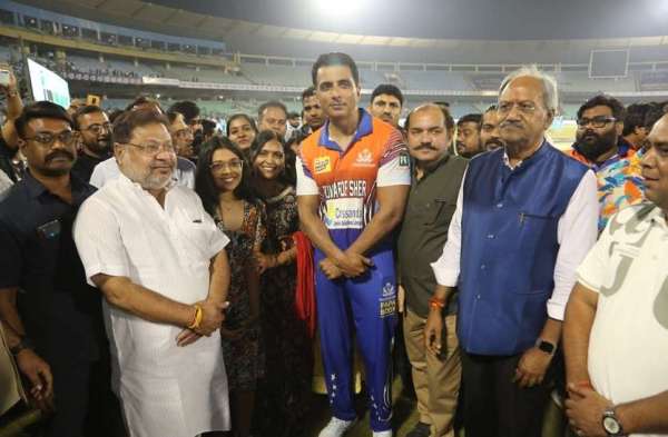 celebrity cricket league