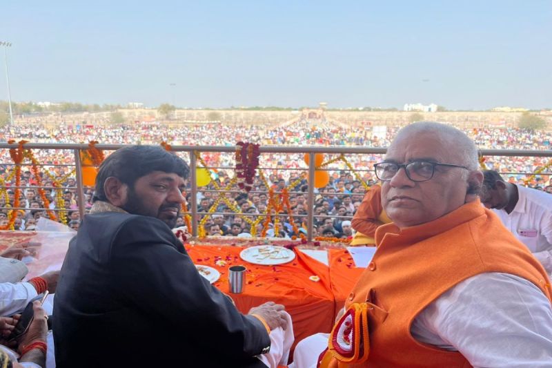 लखनऊ में लगा शिक्षामित्रों का जमवाड़ा: केंद्रीय मंत्री कौशल किशोर ने अटली जी की कौन सी कविता शिक्षामित्रों को सुनाई: जरूर जानें