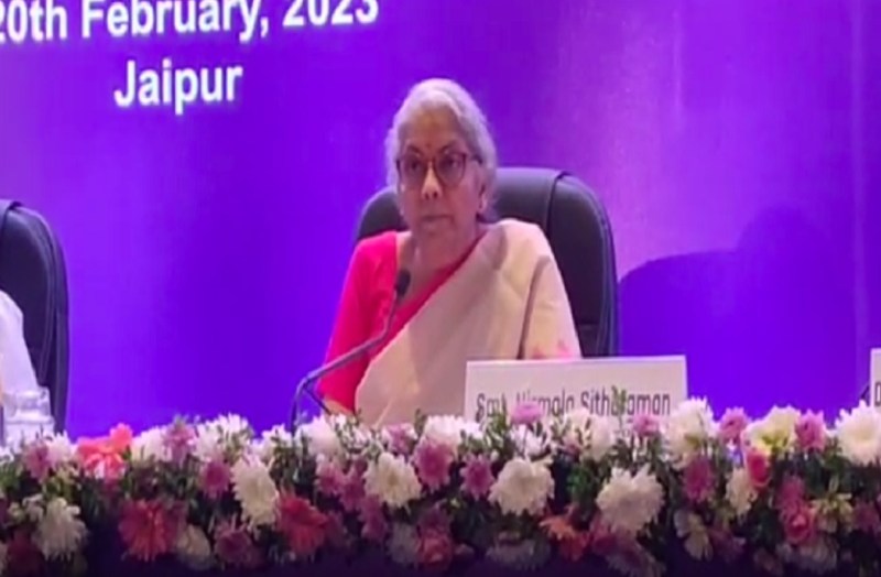 केंद्रीय वित्त मंत्री ने कहा, आरबीआई ने महंगाई रोकने के लिए जरूरी कदम उठाएं